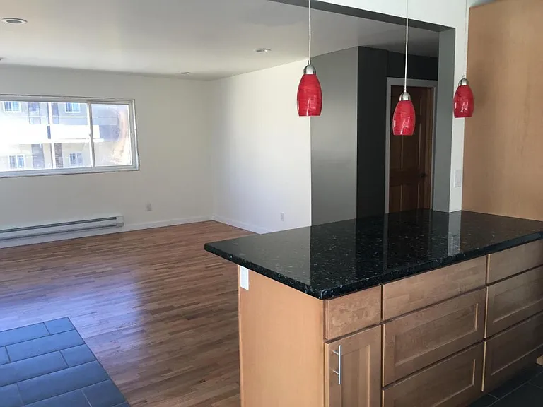1815 E Thomas St — Photo 11