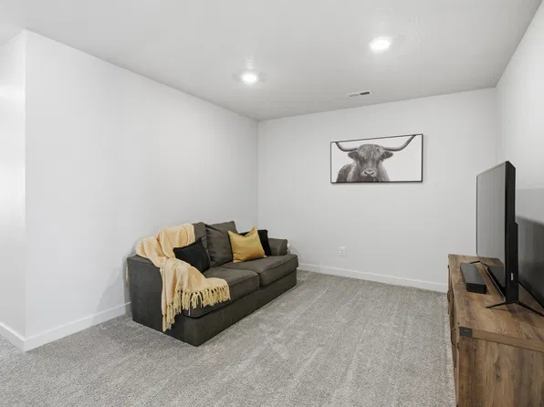 1166 W Early Light Way, Bluffdale, UT 84065