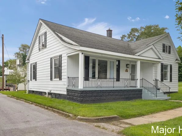 11418 Kirby St SE, Alto, MI 49302