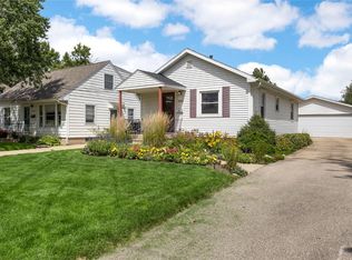 1252 30th St NE, Cedar Rapids, IA 52402
