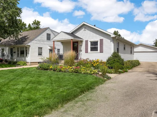 1252 30th St NE, Cedar Rapids, IA 52402