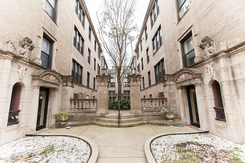 1st image of 615 W Melrose St #C2