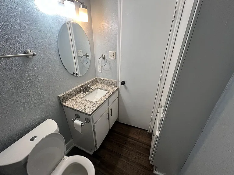 Hampton Gardens Apartment — Photo 49