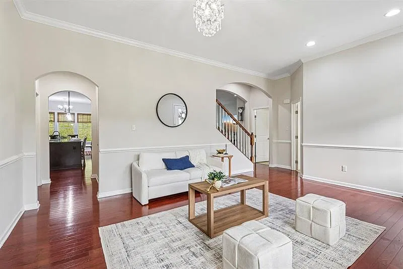 5 bed, $4,200 — Photo 4