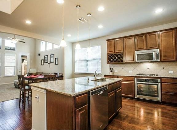 4th image of 4016 Deer Lake Dr