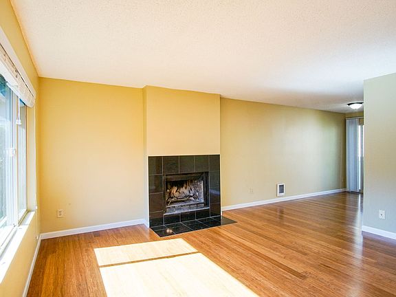 2nd image of 3717-3723 SE 35th Pl