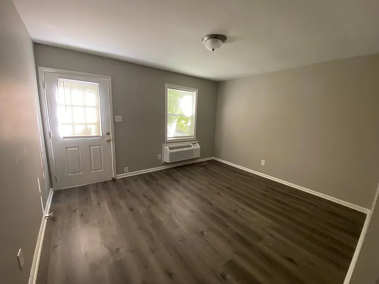 212 Macon St — Photo 4