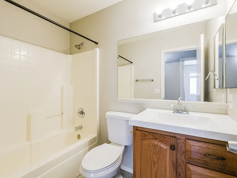 15843 W Woodlands Ave — Photo 12