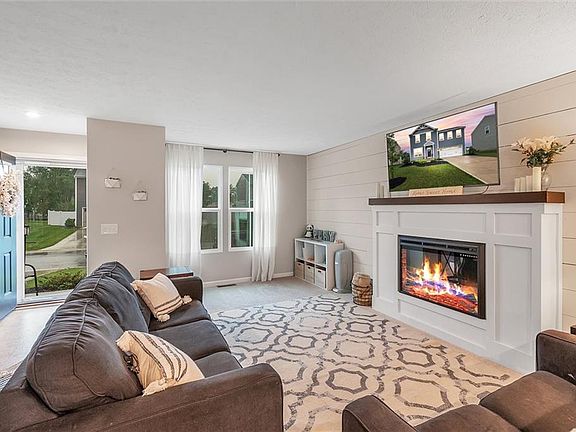 3rd image of 7861 Chesterfield Dr