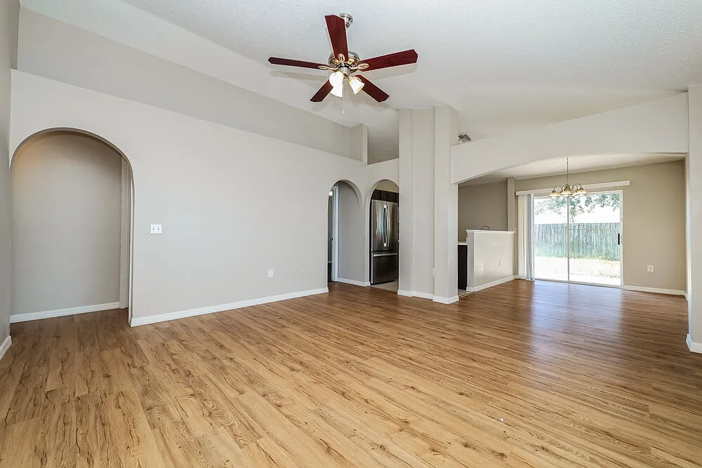 3 bed, 2.0 bath, 1190 sqft, $1,910 — Photo 3