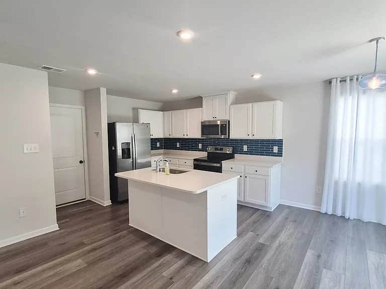 130 Robinia Rd — Photo 4