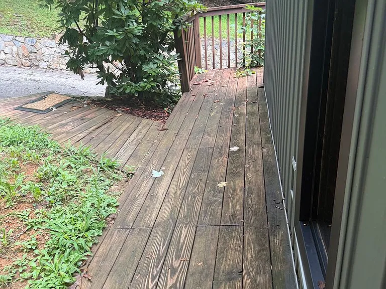 704 Stuffle St — Photo 2