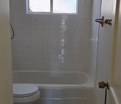 4th image of 300-304 Solano Dr NE #300