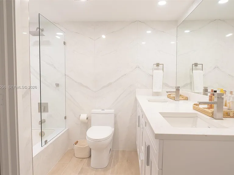 3250 N Palm Aire Dr #202 — Photo 12
