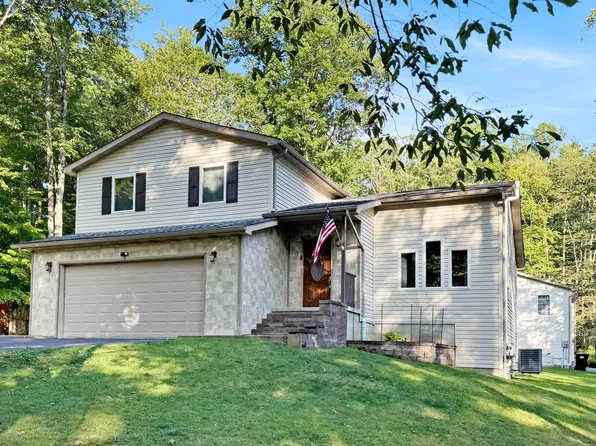 24 Saint Martin Rd, Du Bois, PA 15801