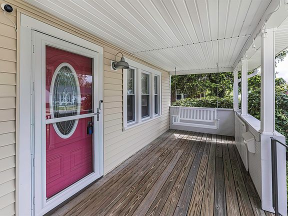 4th image of 901 Oakmont Ave