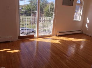 19-33 75th St, Flushing, NY 11370
