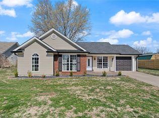 1304 High Meadow Rd, Jeffersonville, IN 47130