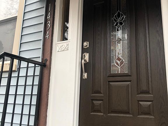 3rd image of 1434 W Superior St #2F