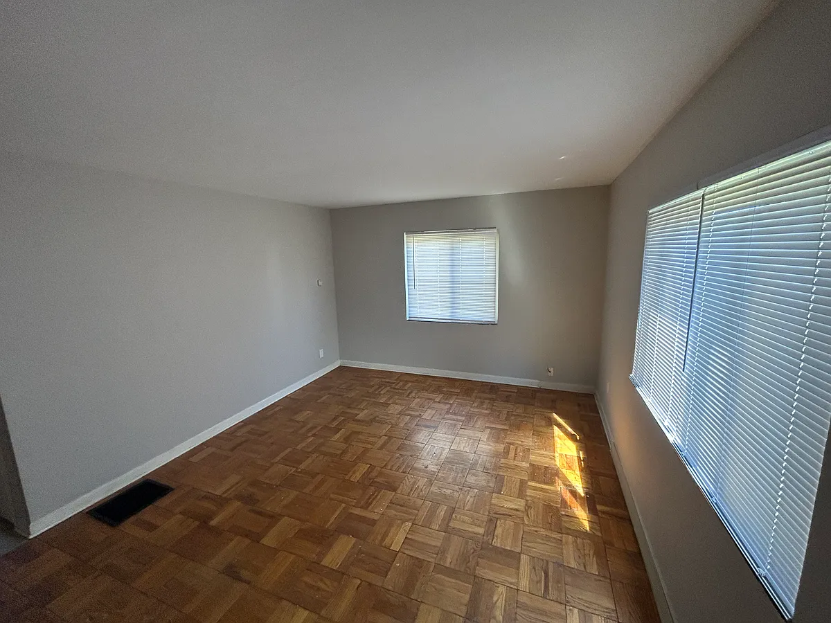 Building Photo - 107 N Hampton Rd #A