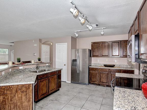 2nd image of 3102 W Rose Garden Ln