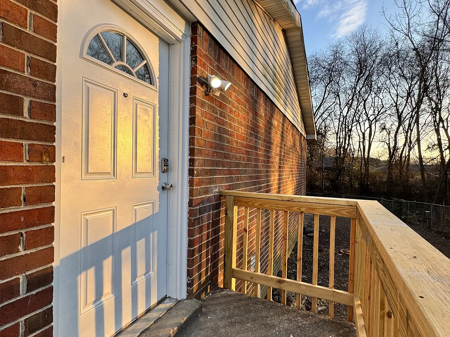 3 bed, 924 sqft, $1,650 — Photo 2