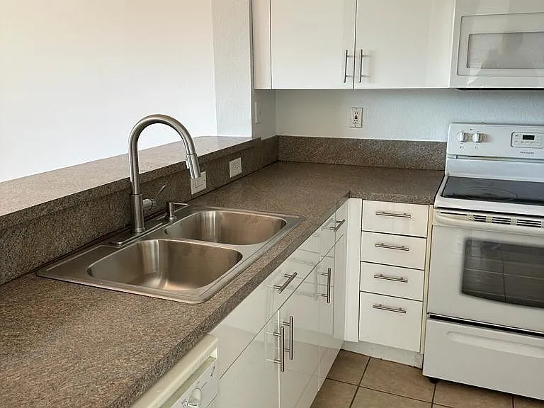 1570 NE 33rd Rd #201 — Photo 16