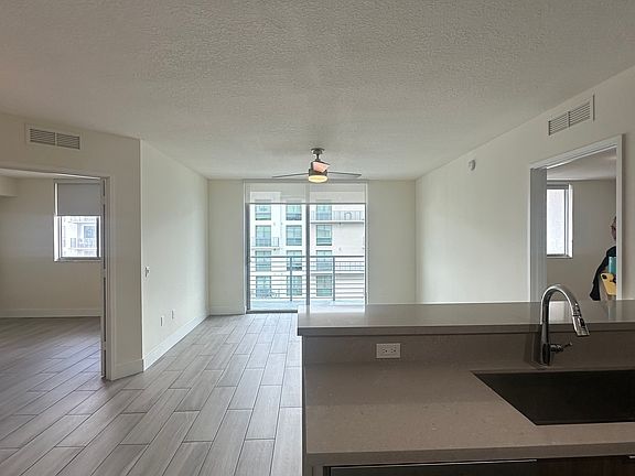 4th image of 980 NW 10th Ave #B1