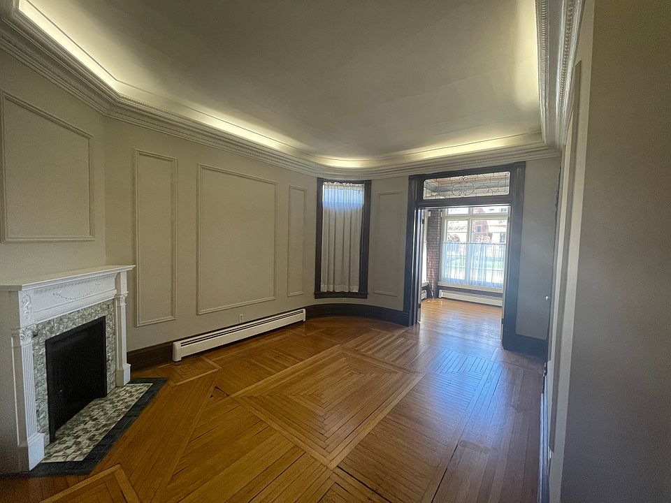 1st image of 827 W Wayne St APT 1