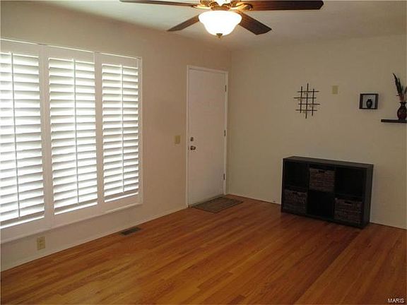 3rd image of 2140 Love Ln