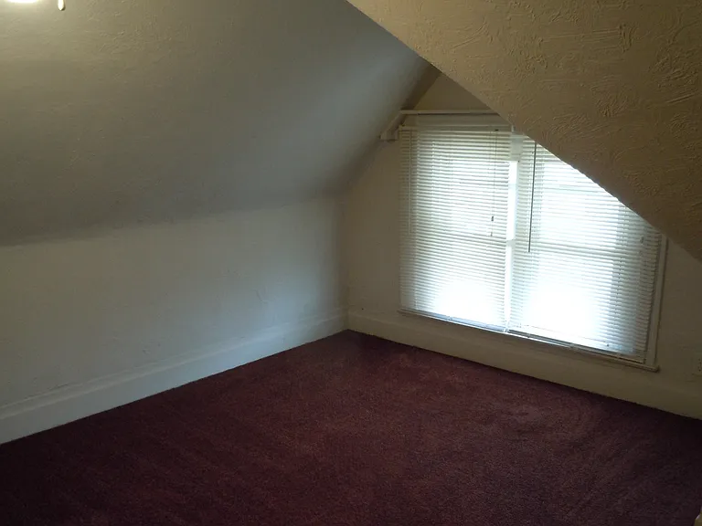 Versailles Ave — Photo 7