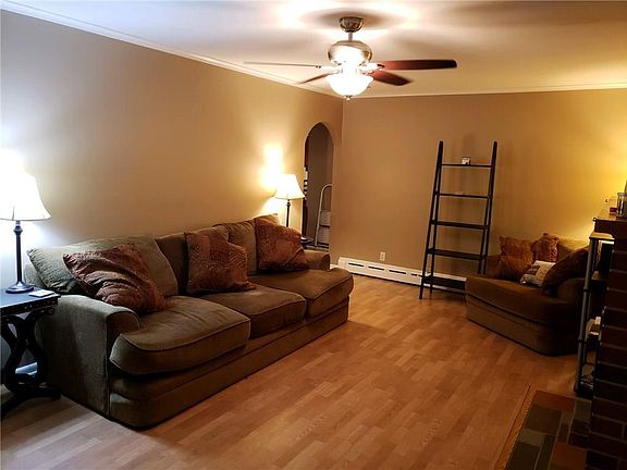 2nd image of 168 Grenville St