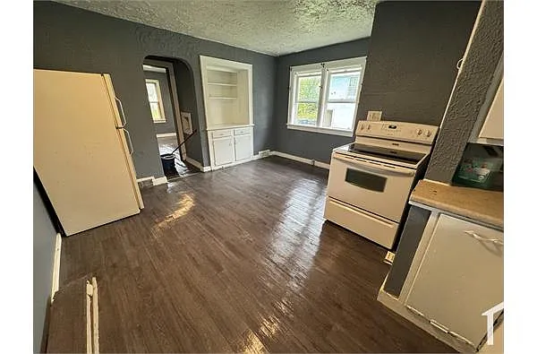 Building Photo - 2407 Lincoln St #5