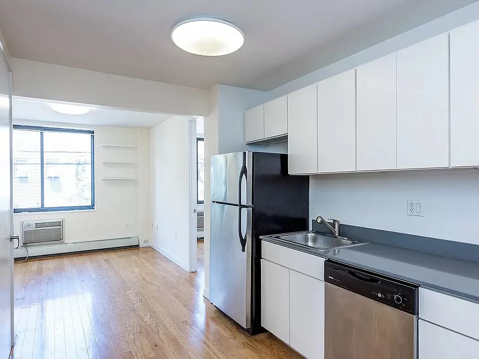 924 Metropolitan Ave #206