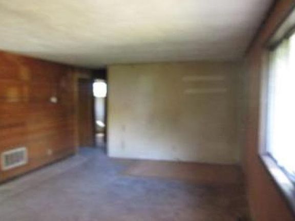 5th image of 1925 Pilgrim Ln