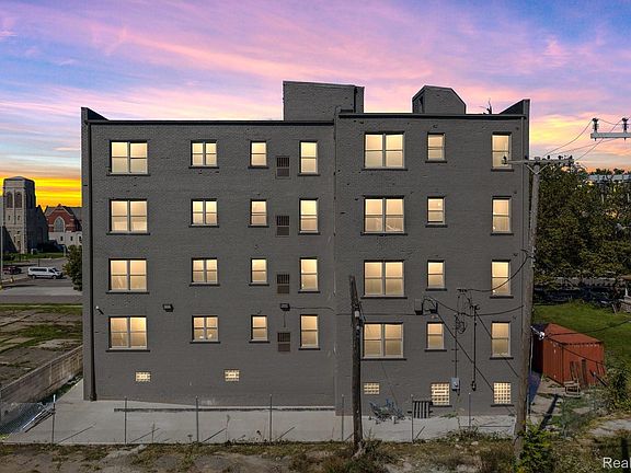 2nd image of 30 E Philadelphia St