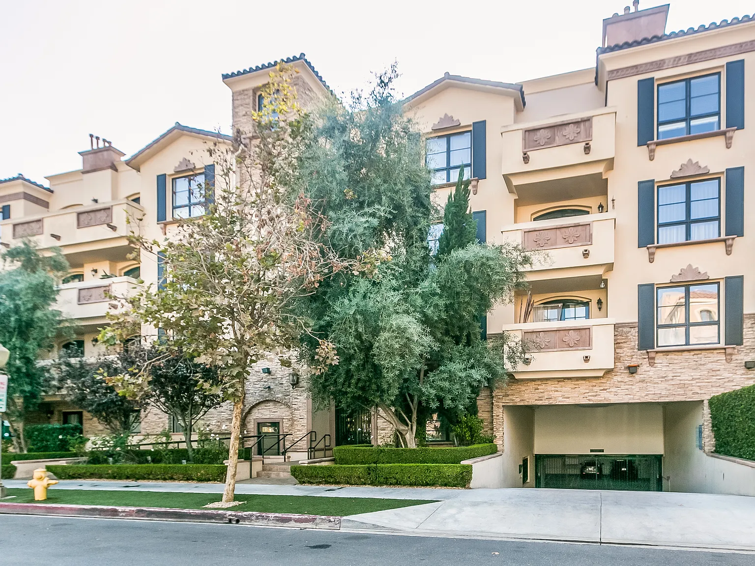 3 bed, 1630 sqft, $4,999 — Photo 3