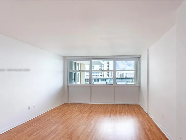 1420 Brickell Bay Dr #1604 — Photo 7