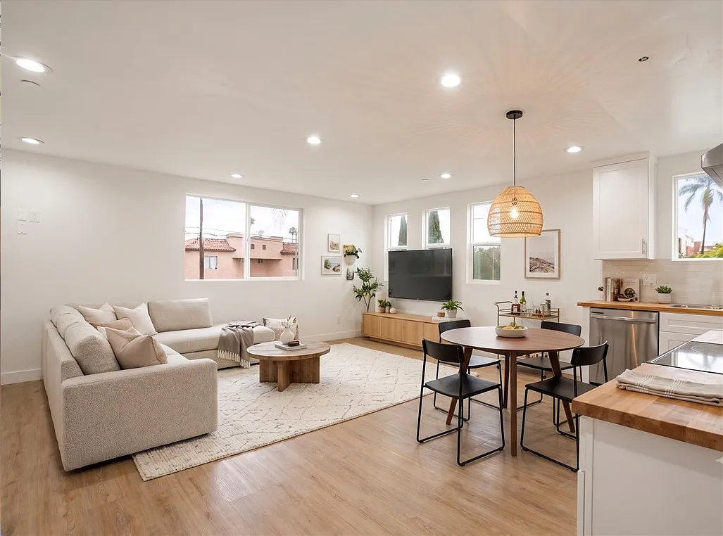 2 bed, 658 sqft, $2,699 — Photo 2