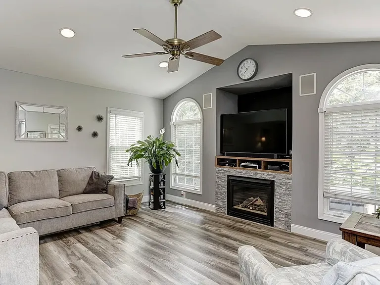 8780 Teresa Ln — Photo 15