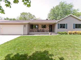 5927 Purple Dr NE, Cedar Rapids, IA 52402
