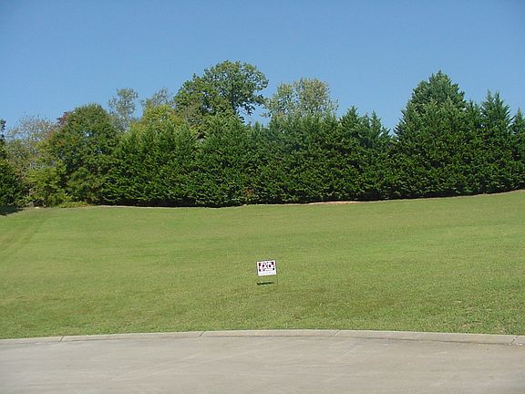 2nd image of 129 Autumn View Dr