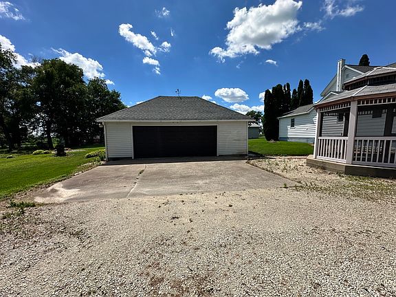 3rd image of 5827 Garden Plain Rd