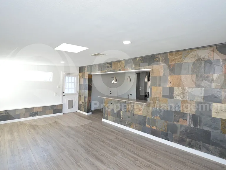 9441 N 15th Pl — Photo 8