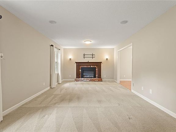 5th image of 4986 Lombardy Ln