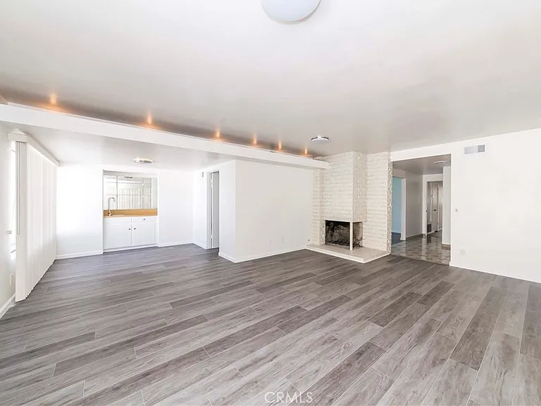 4610 Rockbluff Dr — Photo 3
