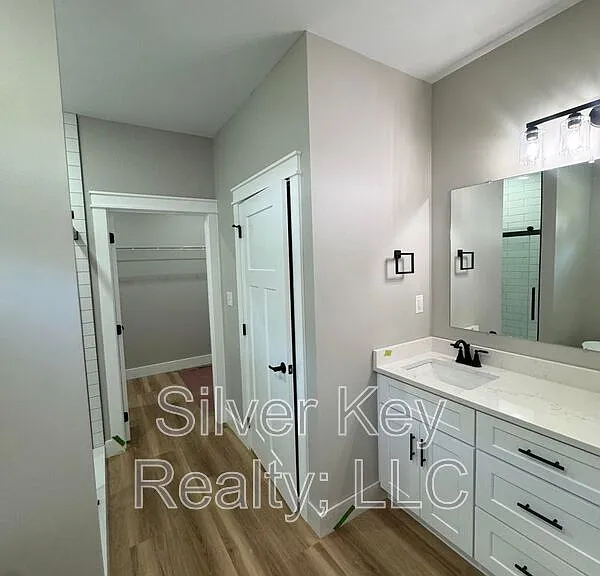 918 Stratford Ave — Photo 18