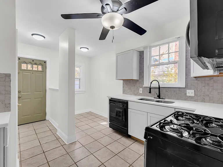 3630 Bainbridge Rd — Photo 9