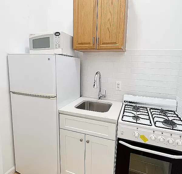 340 E 83rd St #1D — Photo 2