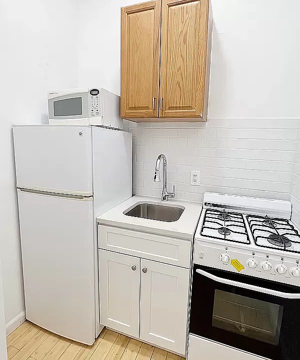 2nd image of 340 E 83rd St APT 1D